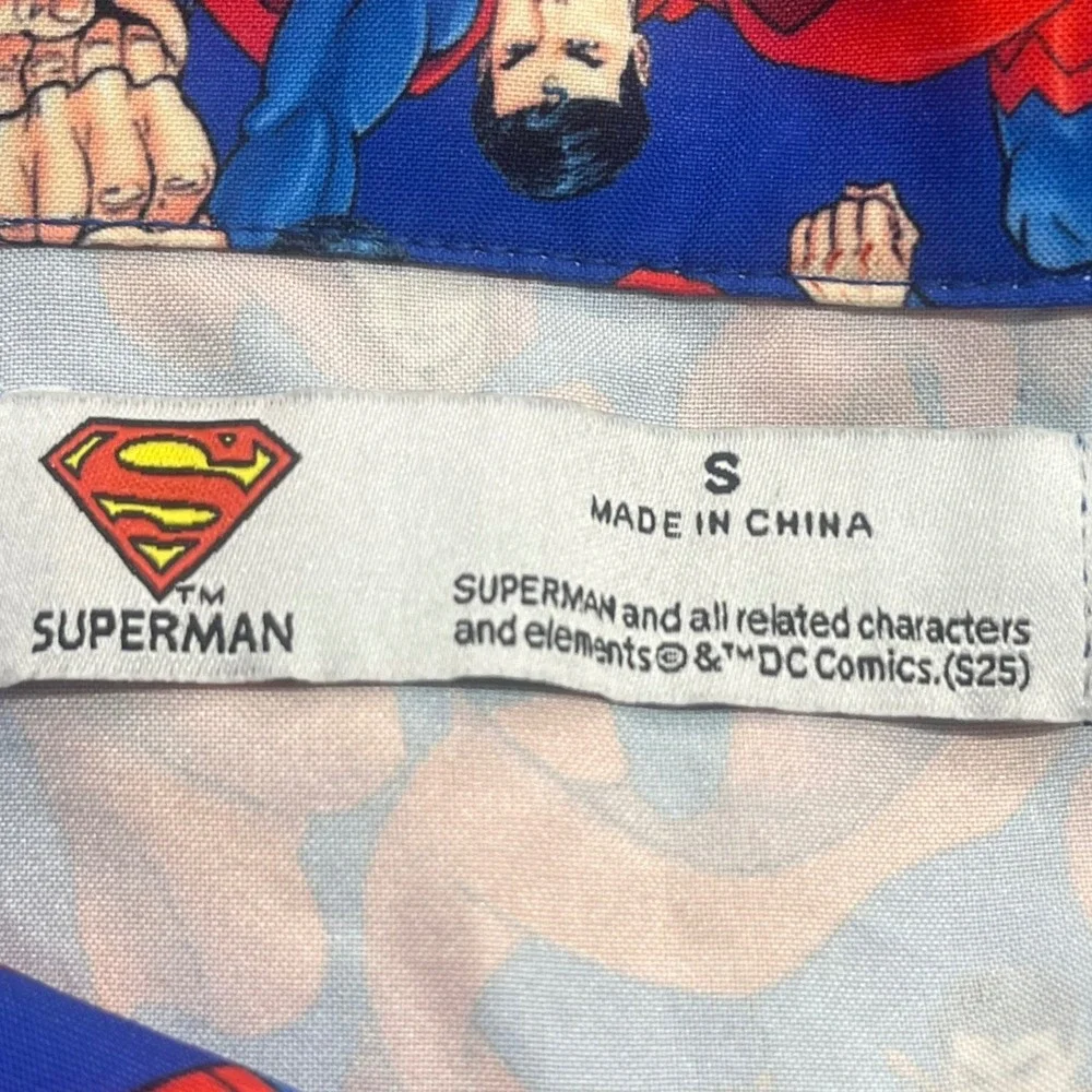 DC Comics Superman In Flight All Over Graphic Button Up Shirt Small Licensed